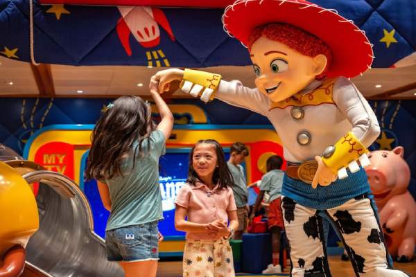 Disney's_Oceaneer_Club.jpg